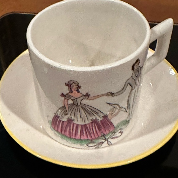 Vintage Small Cup And Saucer Made In Italy Dancing Couple With Cupid & Arrow - Picture 4 of 11
